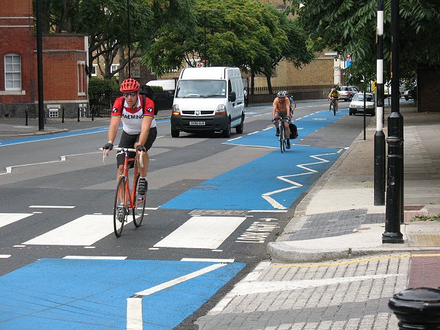 Лондон вкладывает миллионы в безопасность дорожного движения и развитие новых велосипедных маршрутов