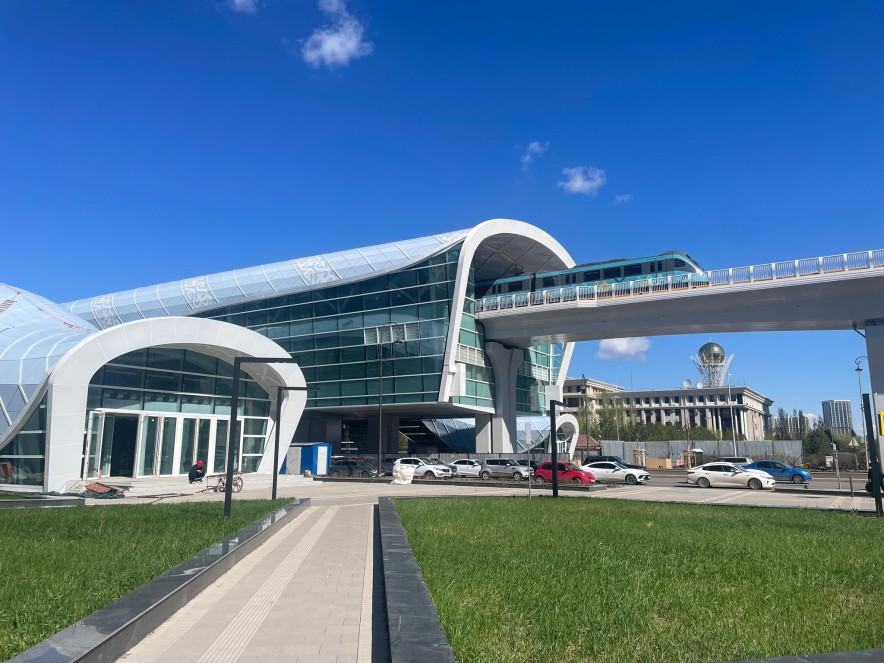 Астана әкімі Женис Касымбек қалалық LRT жобасының тестілік кезеңімен танысты