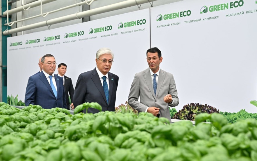 Касым-Жомарт Токаев посетил инновационный тепличный комплекс Green Eco в Алматинской области