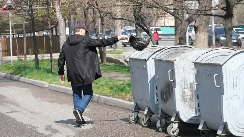 "Обменяй мусор на кофе/ снэк". Алматинцы в первый день акции сдали 197 кг вторсырья