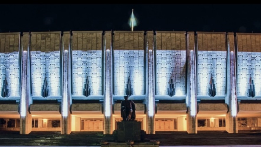 В театре имени Ауэзова заявили о продолжении реконструкции, несмотря на слухи о заморозке проекта