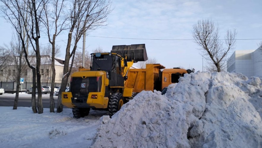 В уборке снега в Астане задействовано более 1,2 тысячи единиц спецтехники