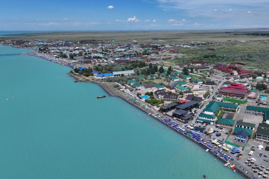 В Абайской области активно развивается инфраструктура побережья озера Алаколь 