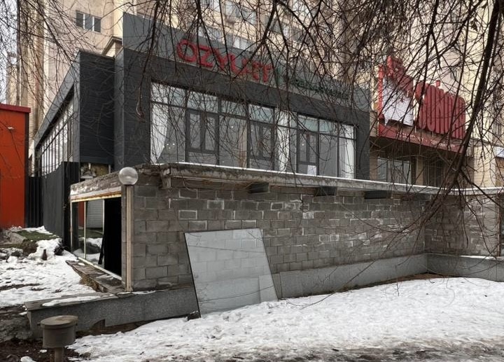 Очередную незаконную пристройку снесли в Алмате