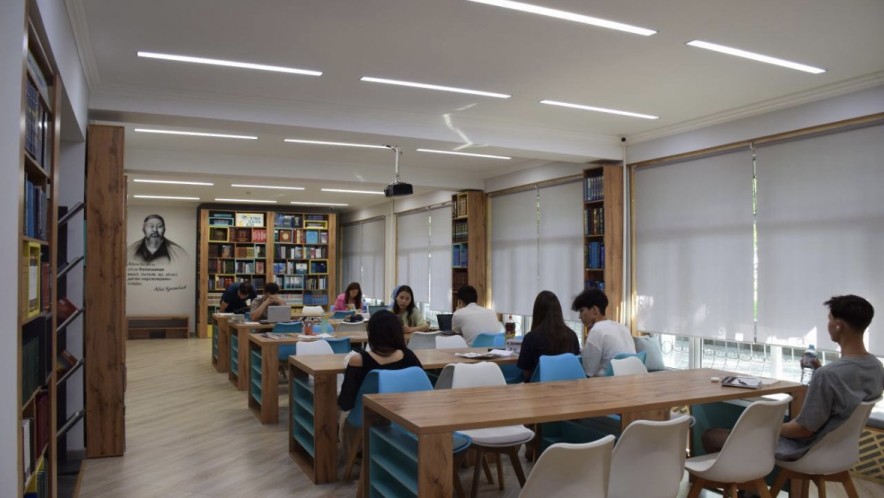 Город, который читает без сна: в Алматы ещё две библиотеки перешли на режим 24/7