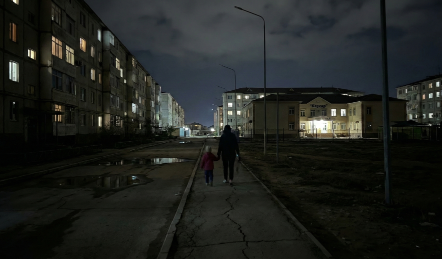 Жители Актау ходят в потемках: возле детсада с ноября не горят фонари