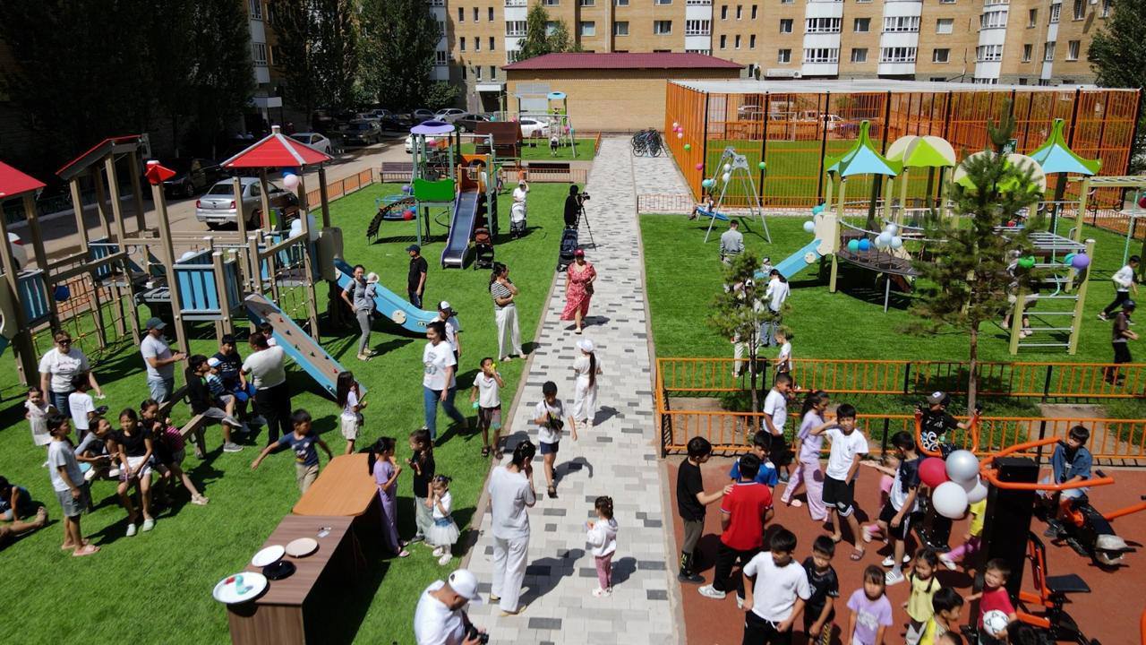 Астананың Алматы ауданында абаттандырылған екі аула ашылды